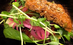 Vegansk kikärtssmörgås